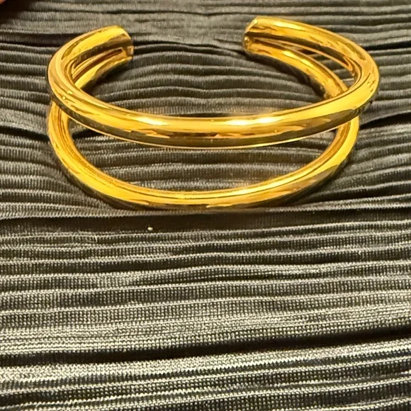 Oma the Label Radiant Gold Double Cuff - Picture 2 of 3